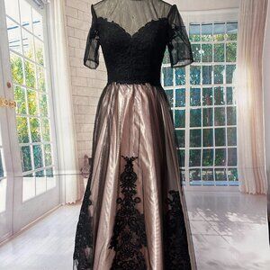 Elegant Black Lace and Tulle Evening Gown with Nude Satin Lining